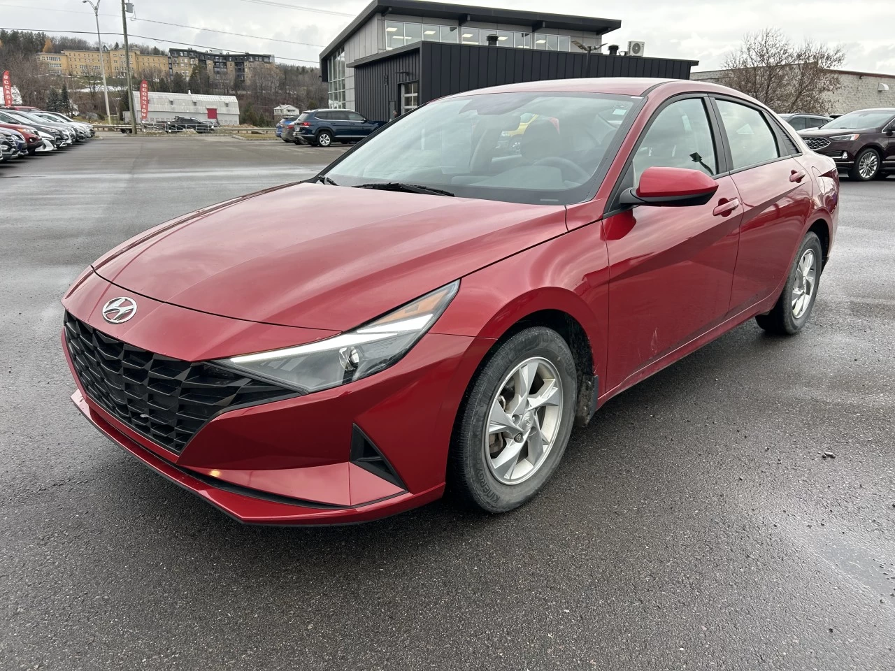 2022 Hyundai Elantra Essential Main Image