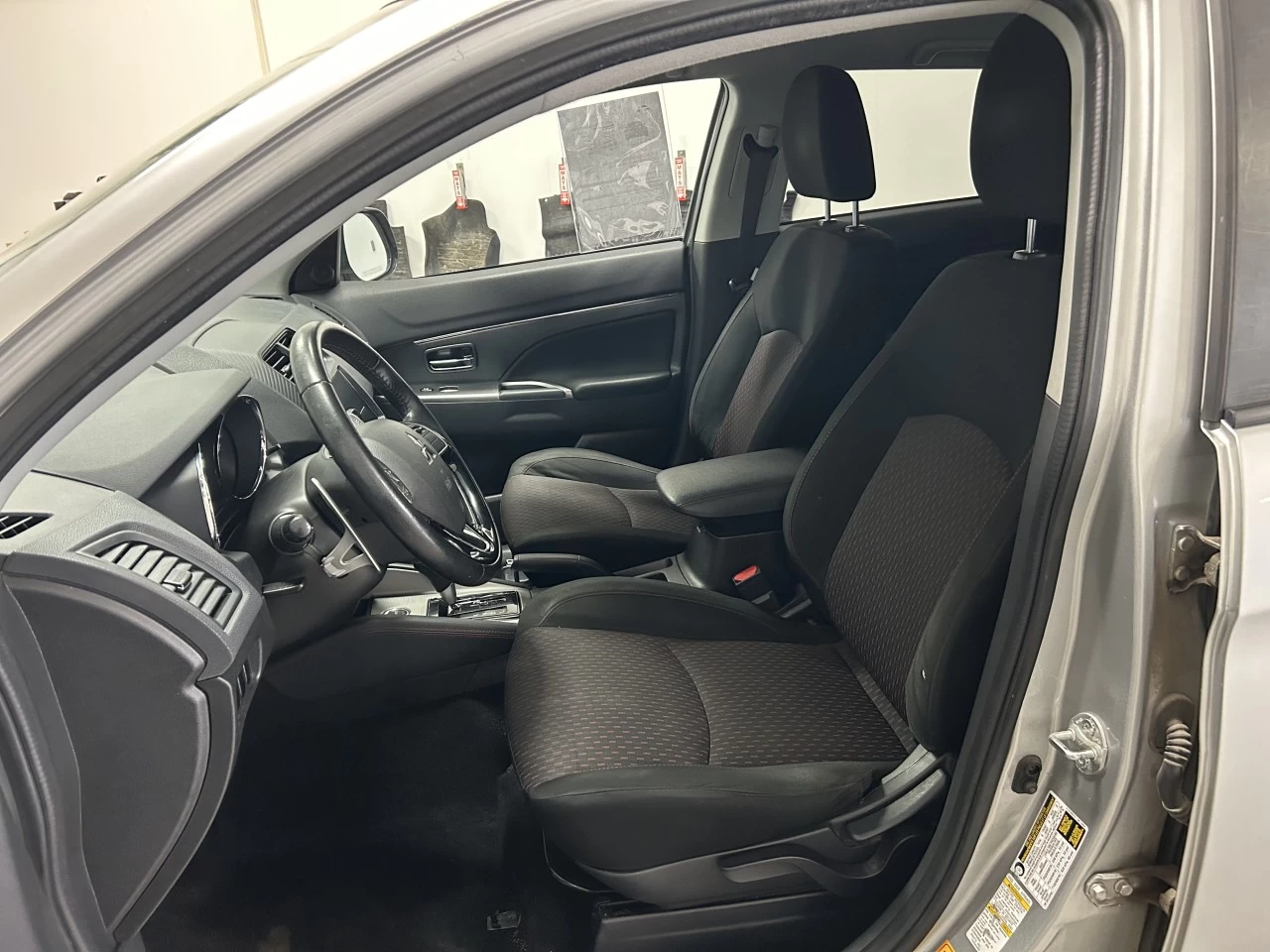 2018 Mitsubishi RVR SE LTD Main Image