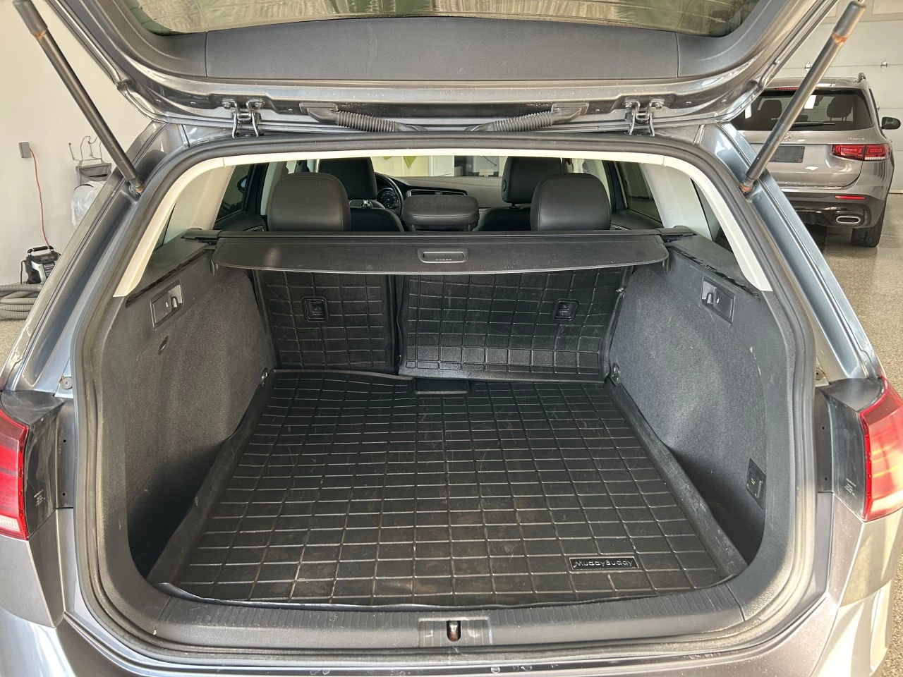 2019 Volkswagen Golf Alltrack Highline Main Image