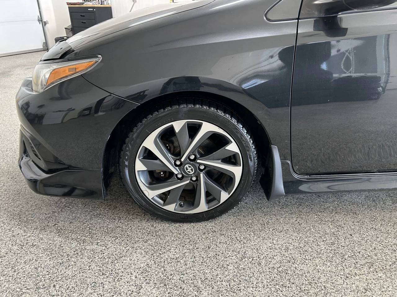 2016 Scion iM 4dr HB Image principale