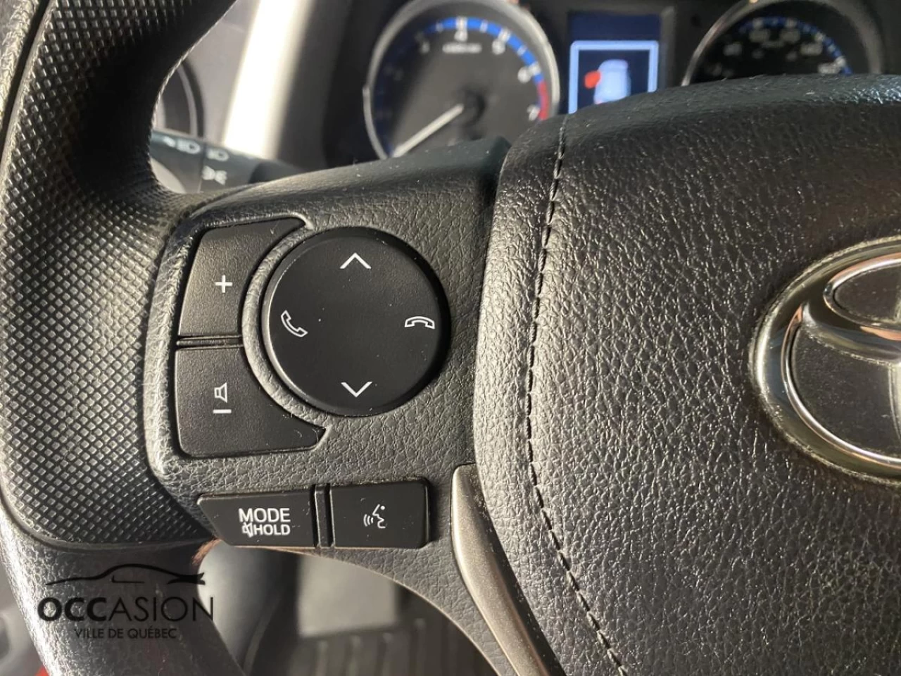 2017 Toyota RAV4 AWD 4dr LE Image principale