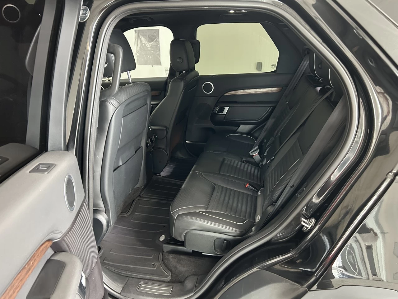 2017 Land Rover Discovery Td6 HSE Image principale