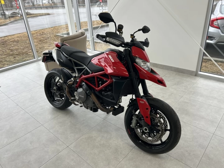 2022 Ducati Hypermotard 950 SUPER RED