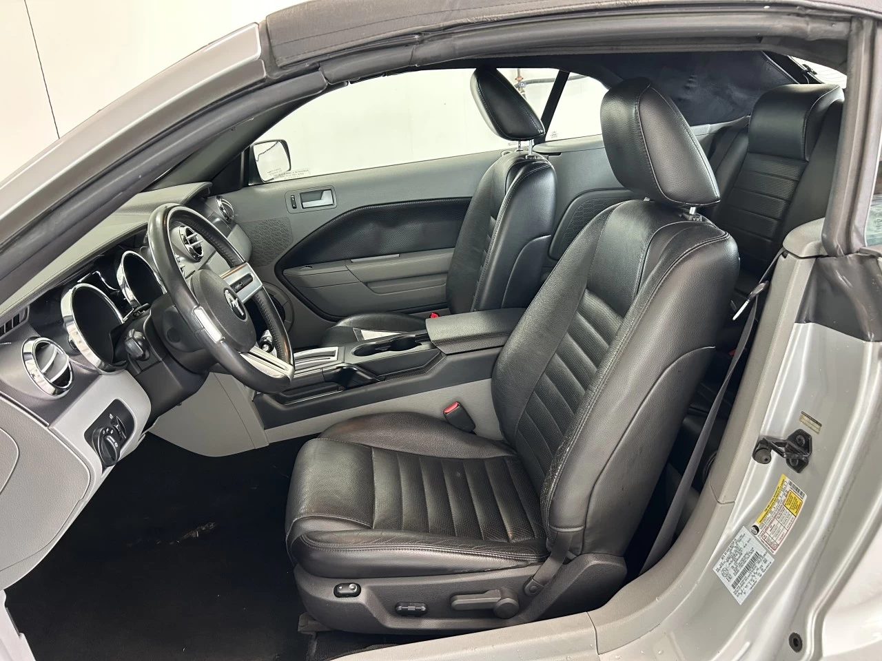 2007 Ford Mustang 2dr Conv Image principale