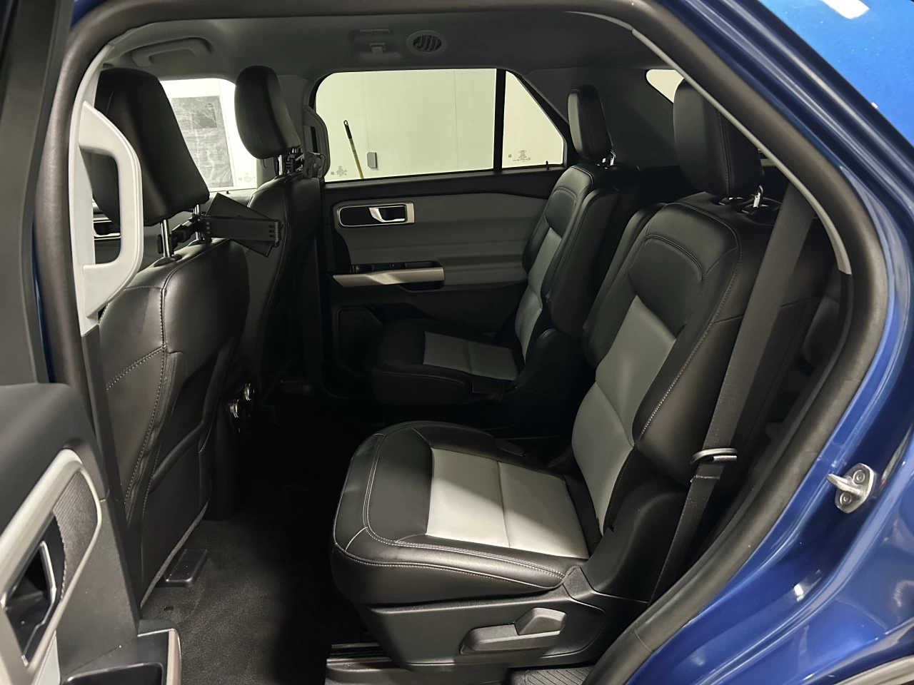 2023 Ford Explorer XLT Main Image