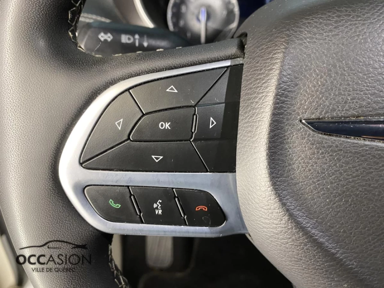 2023 Chrysler Pacifica Touring L FWD Main Image