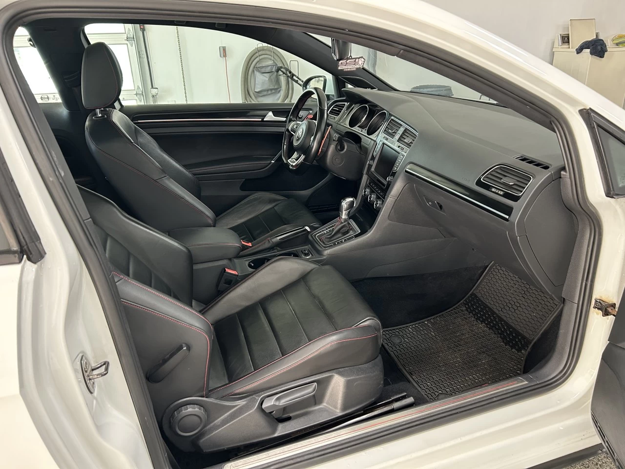 2016 Volkswagen Golf GTI Performance Main Image