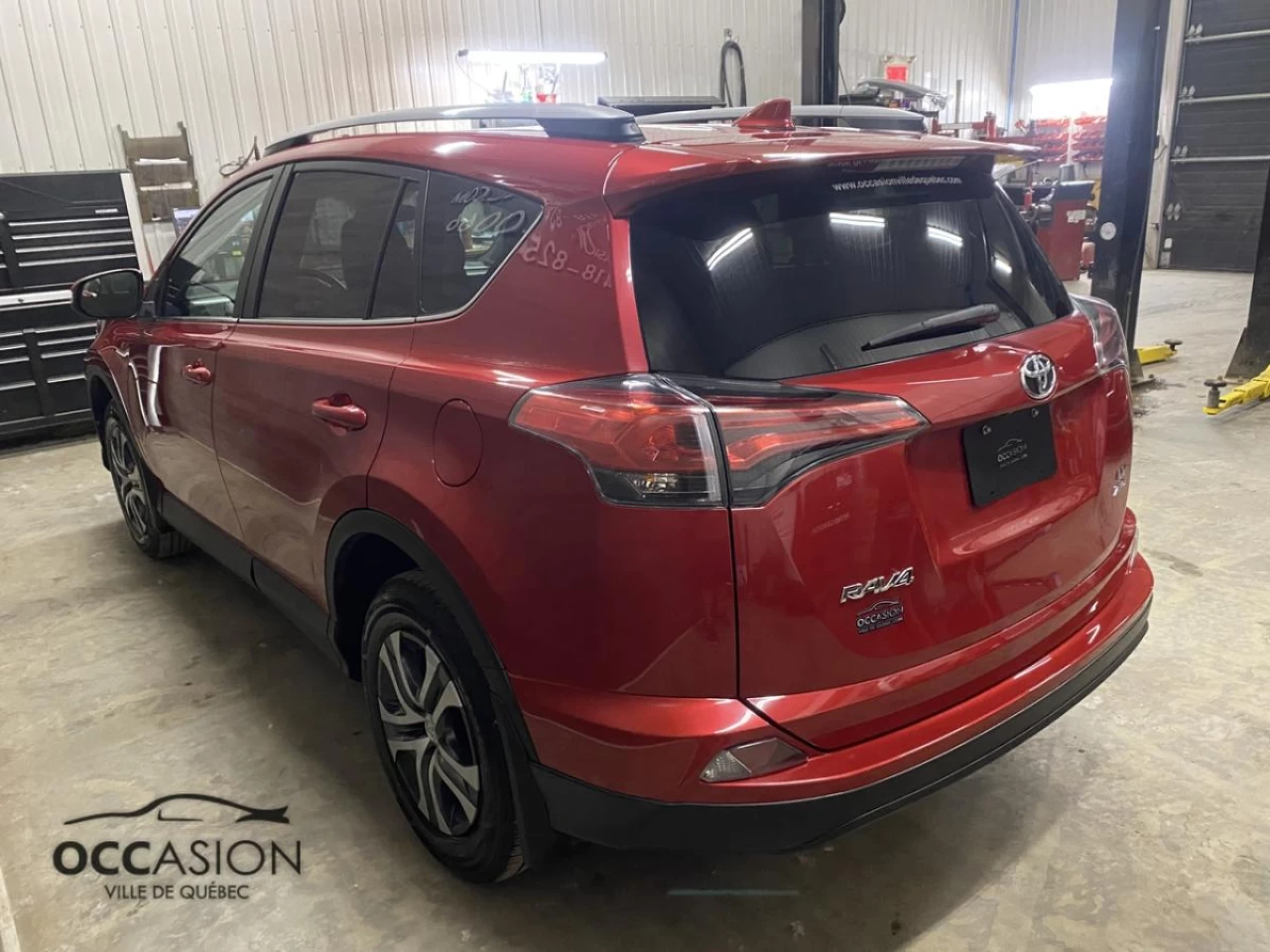 2017 Toyota RAV4 AWD 4dr LE Image principale