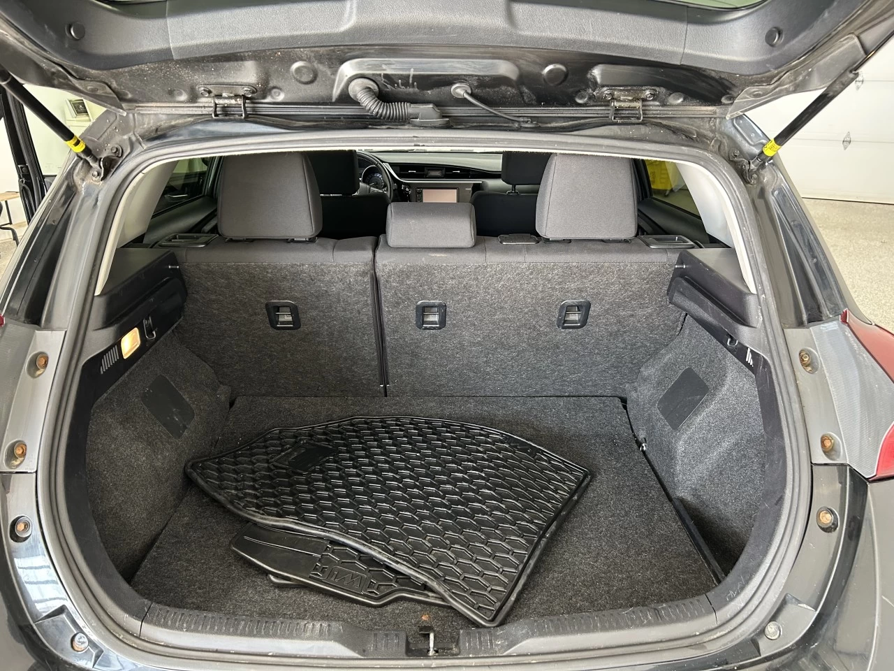 2016 Scion iM 4dr HB Image principale
