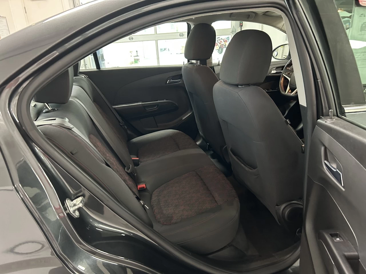 2018 Chevrolet Sonic LT Image principale