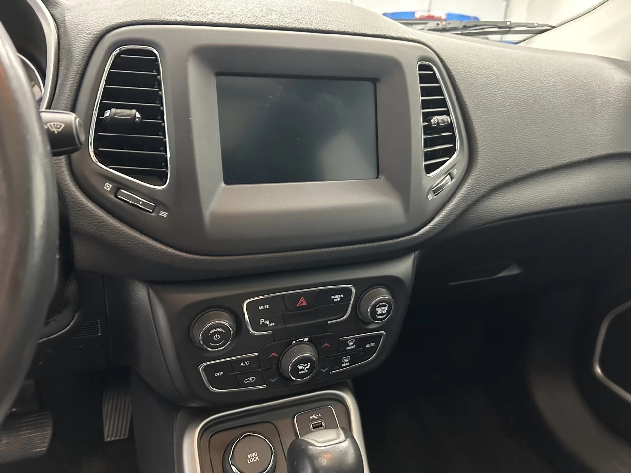 2019 Jeep Compass North Main Image