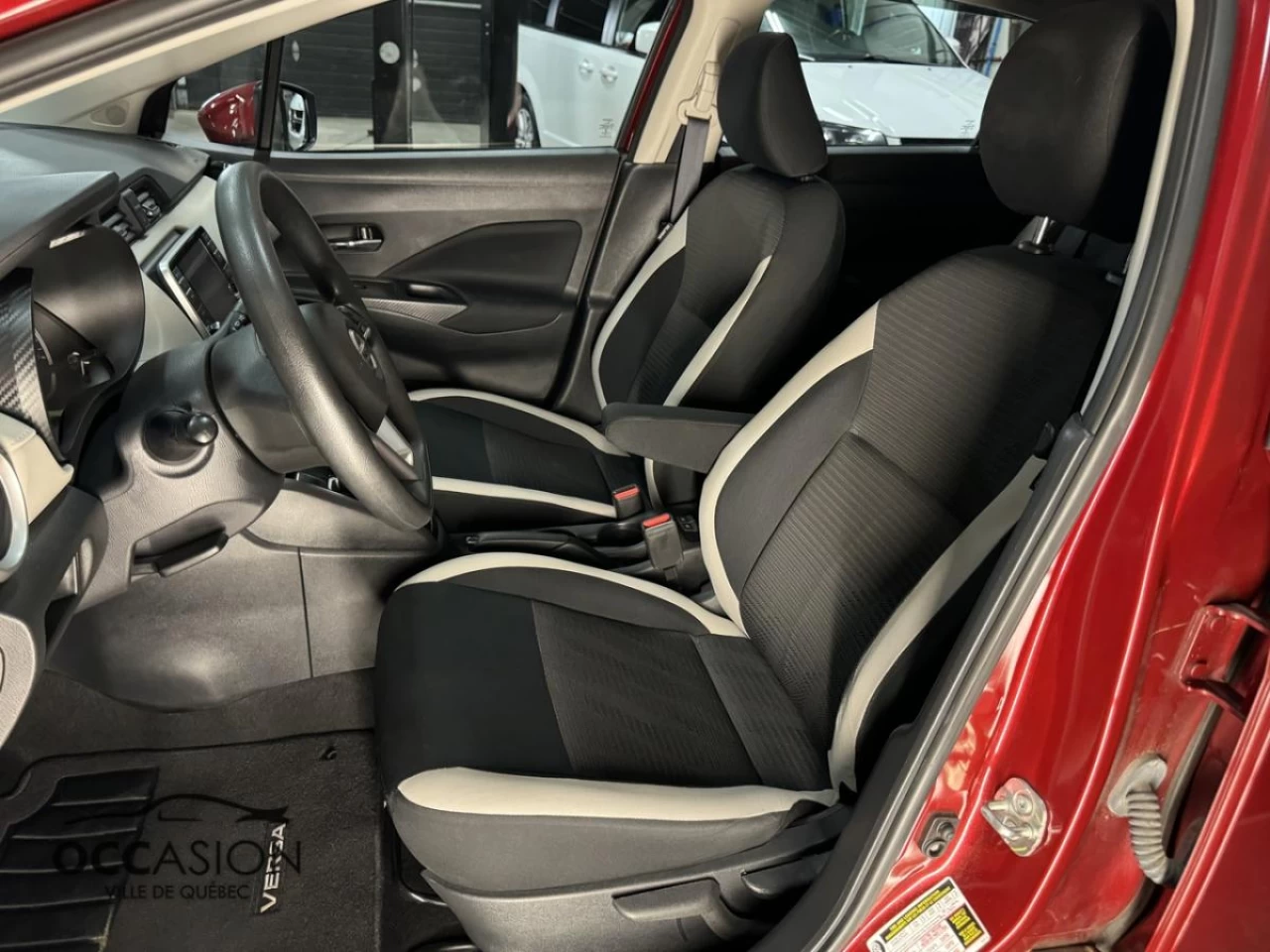 2021 Nissan Versa SV CVT Image principale