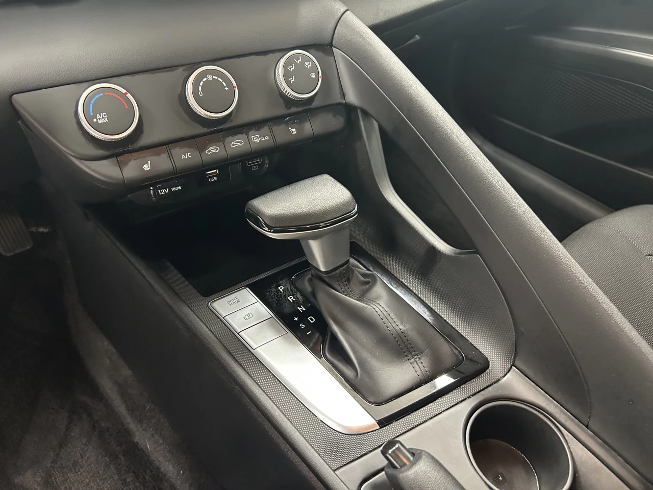 2022 Hyundai Elantra Essential Image principale