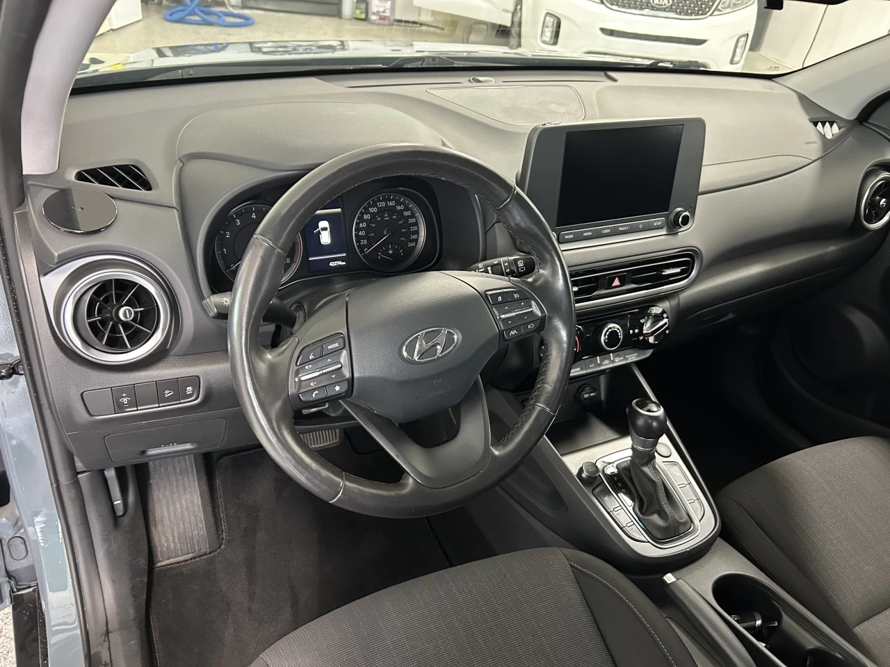 2022 Hyundai Kona Preferred Main Image