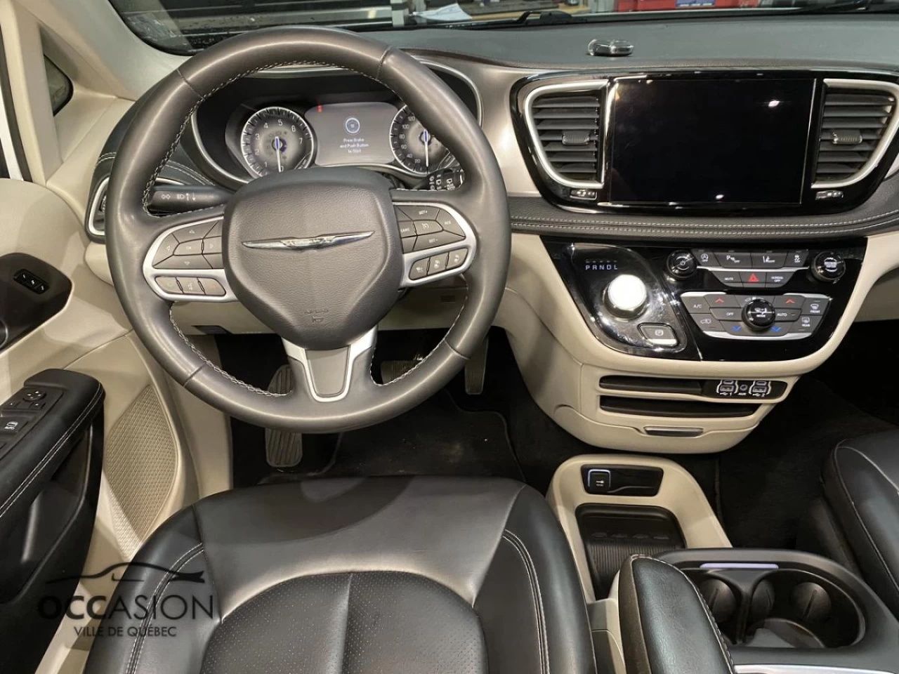 2023 Chrysler Pacifica Touring L FWD Main Image