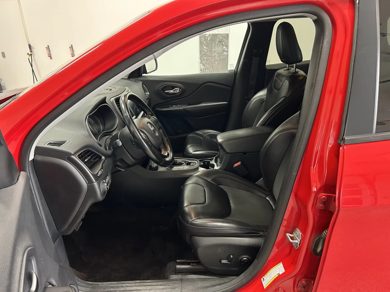 2019 Jeep Cherokee Trailhawk Image principale