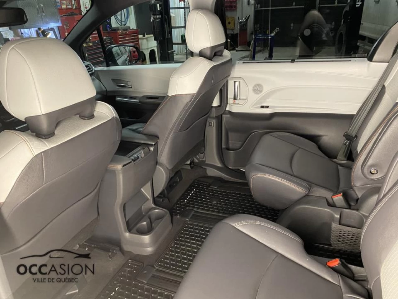 2021 Toyota Sienna XSE 7-Passenger AWD Main Image