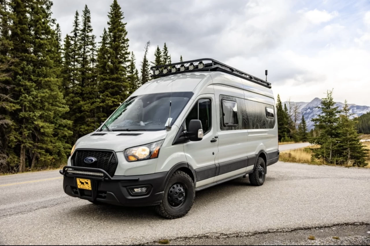 2023 Ford Transit fourgon utilitaire T-350 148" EL Hi Rf 9500 GVWR AWD Main Image