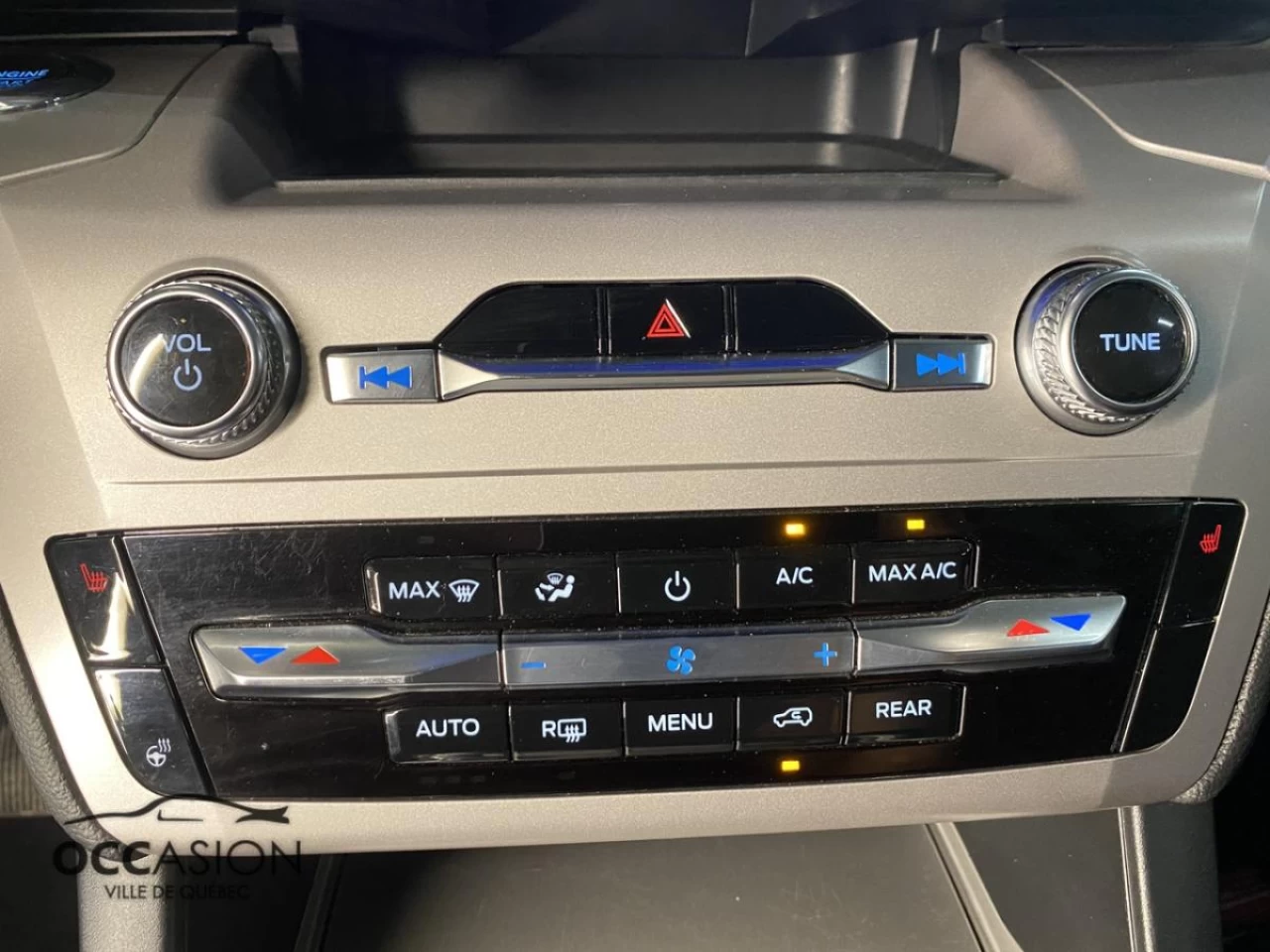 2023 Ford Explorer XLT 4WD Image principale