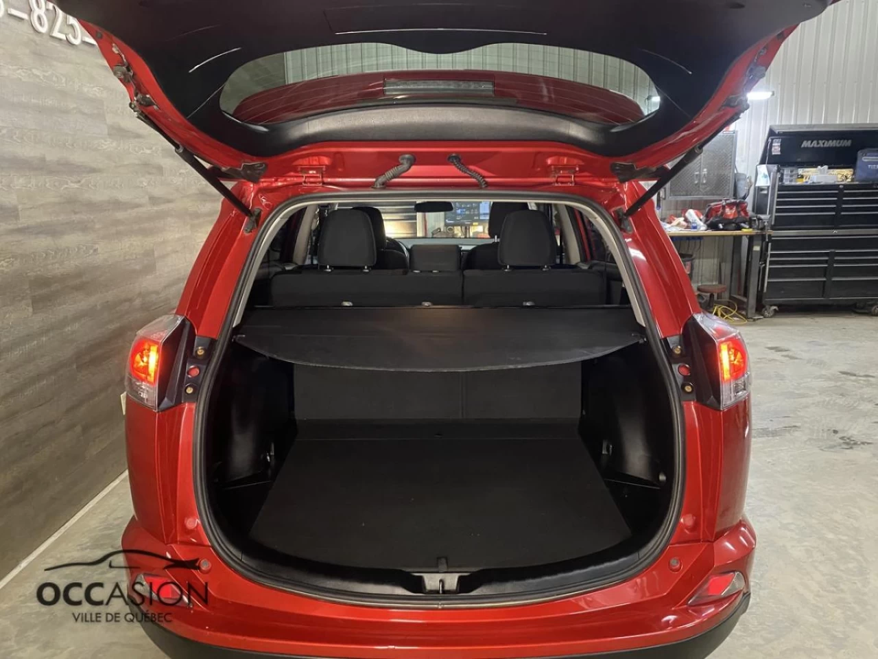 2017 Toyota RAV4 AWD 4dr LE Image principale