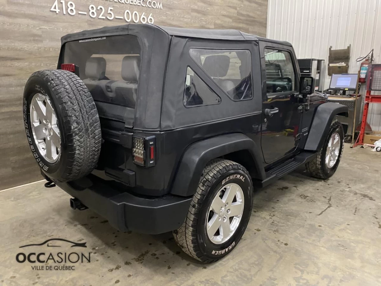 2010 Jeep Wrangler 4WD 2dr Sport Image principale