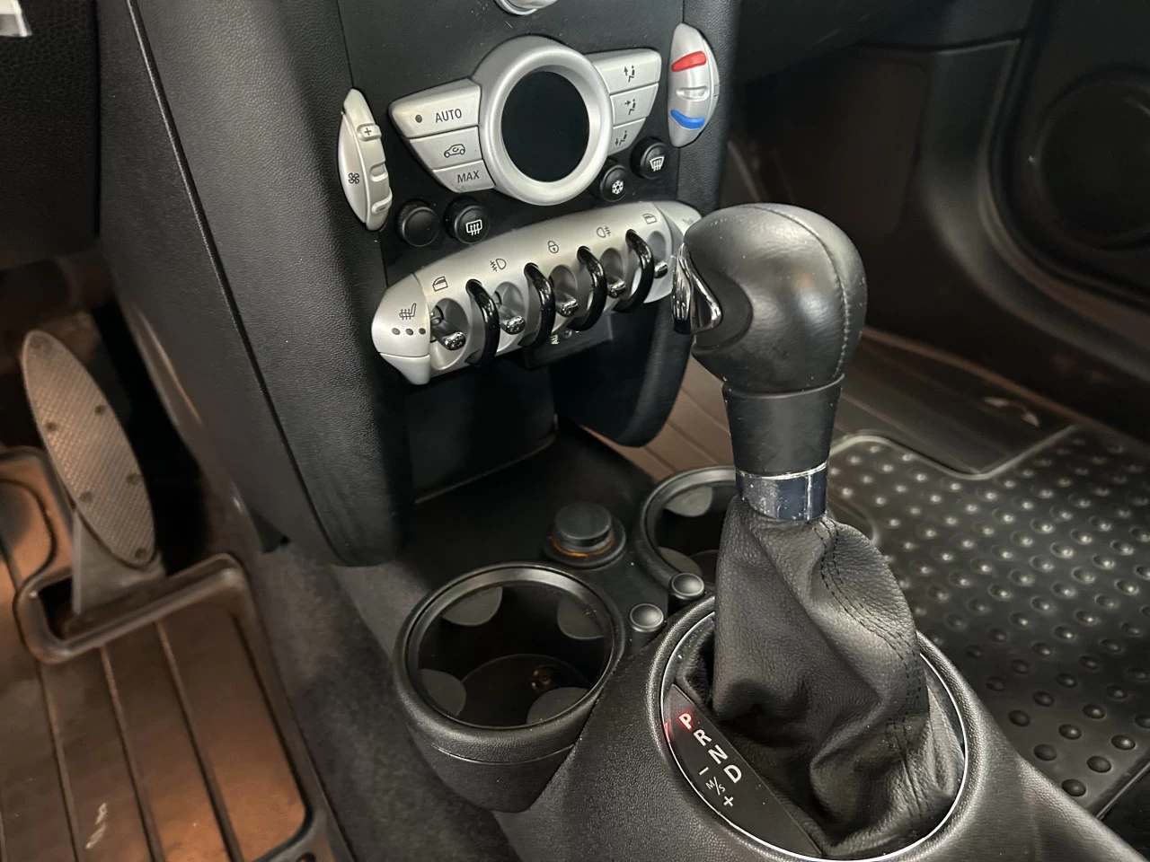 2010 Mini Cooper 2dr Cpe Image principale