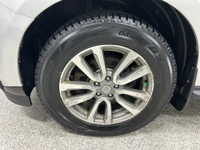 Nissan Pathfinder SV 2016