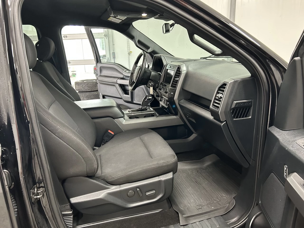 2019 Ford F-150 XLT SPORT Image principale