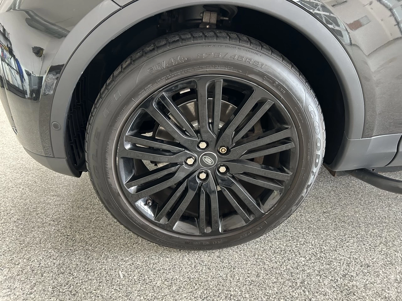 2017 Land Rover Discovery Td6 HSE Image principale