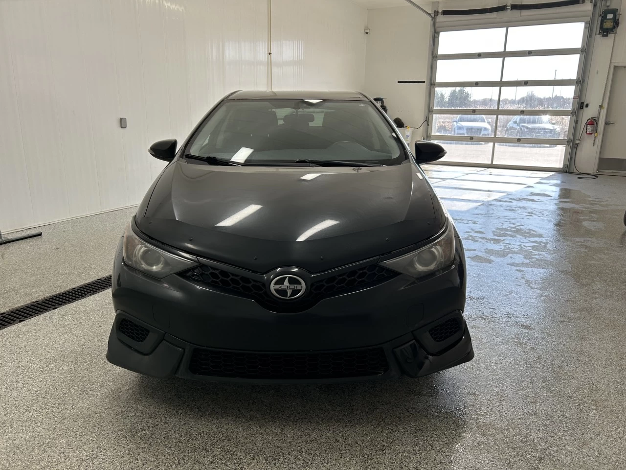 2016 Scion iM 4dr HB Image principale