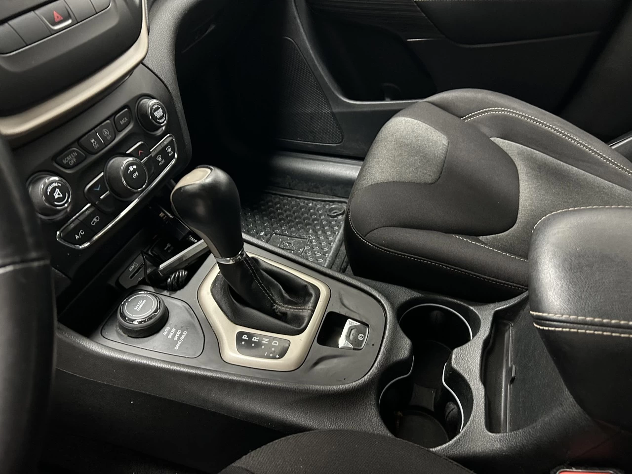 2015 Jeep Cherokee Sport Image principale