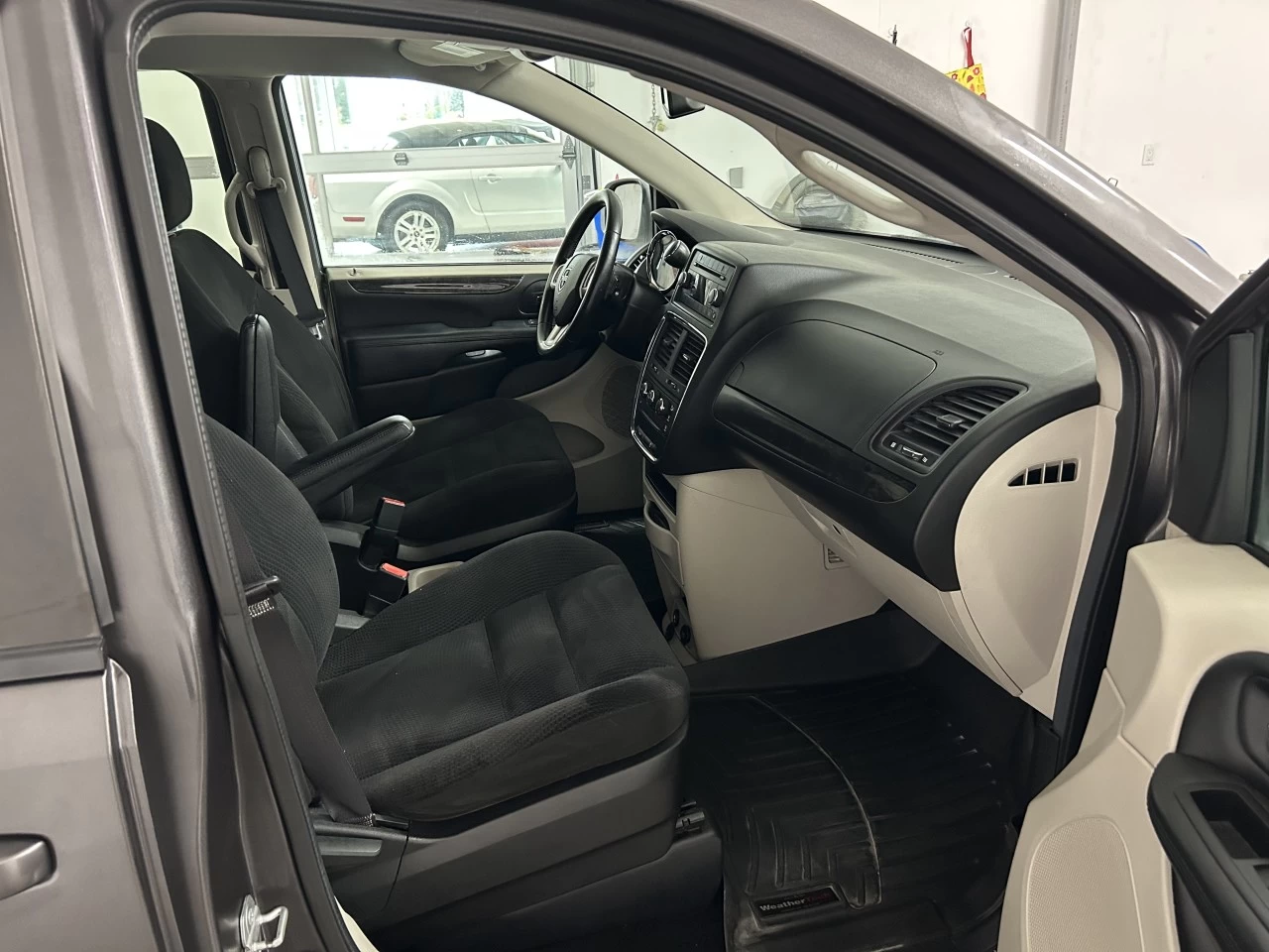 2015 Dodge Grand Caravan SXT Image principale