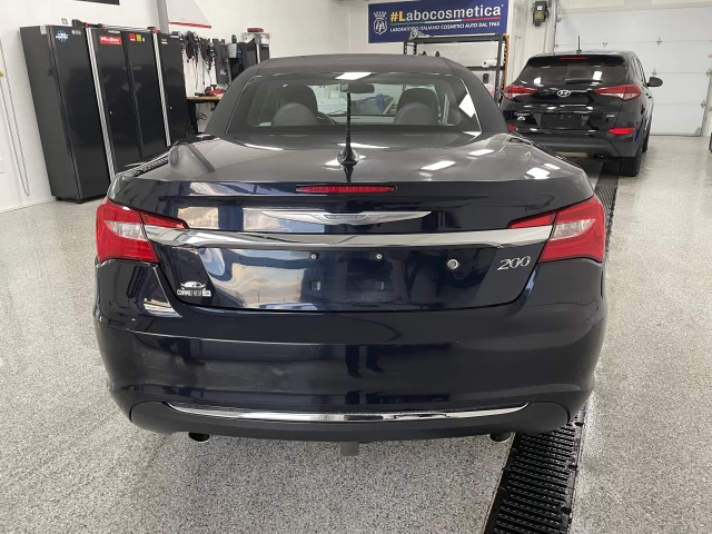 Chrysler 200 Touring 2012