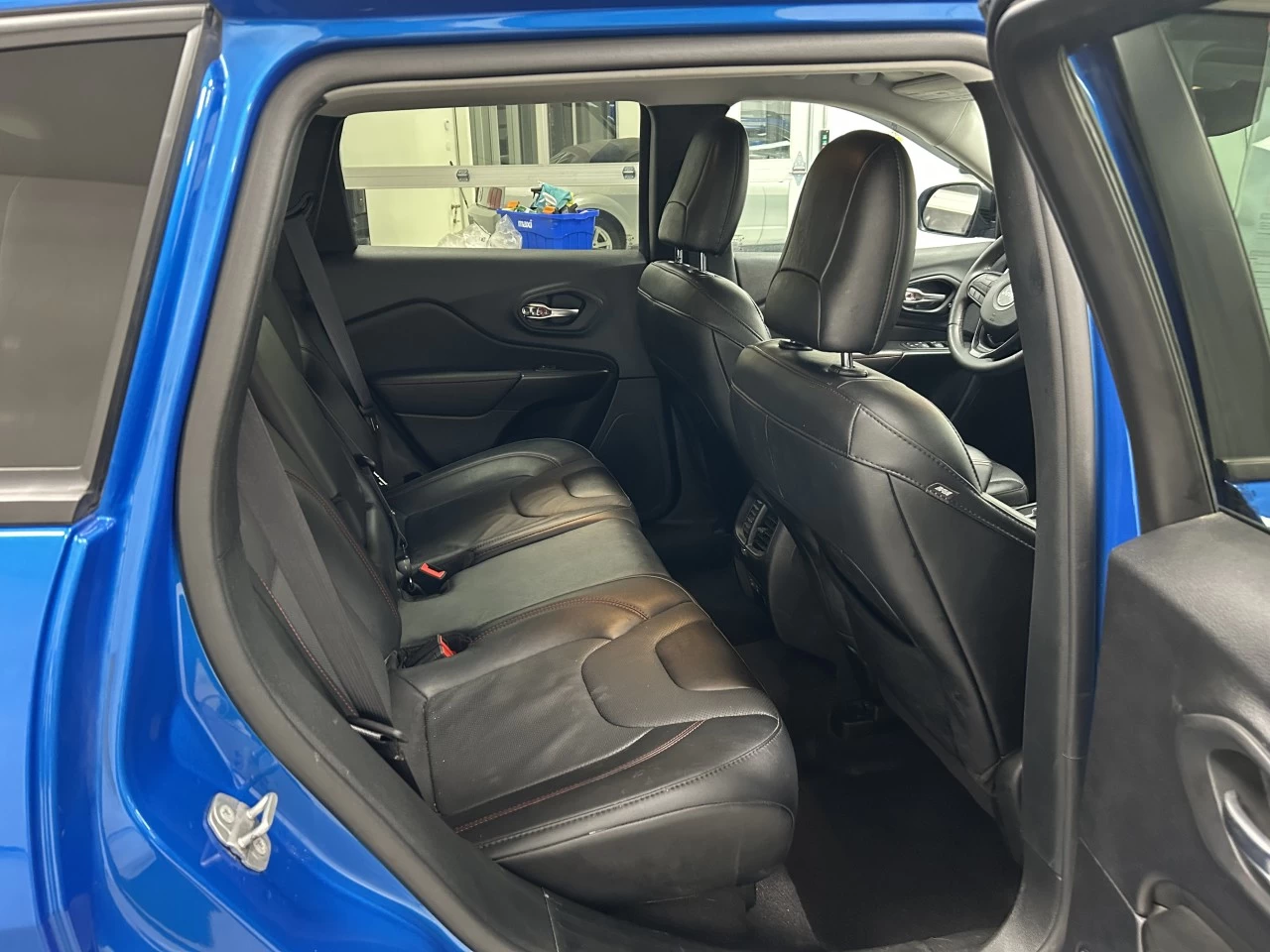 2023 Jeep Cherokee Trailhawk Main Image