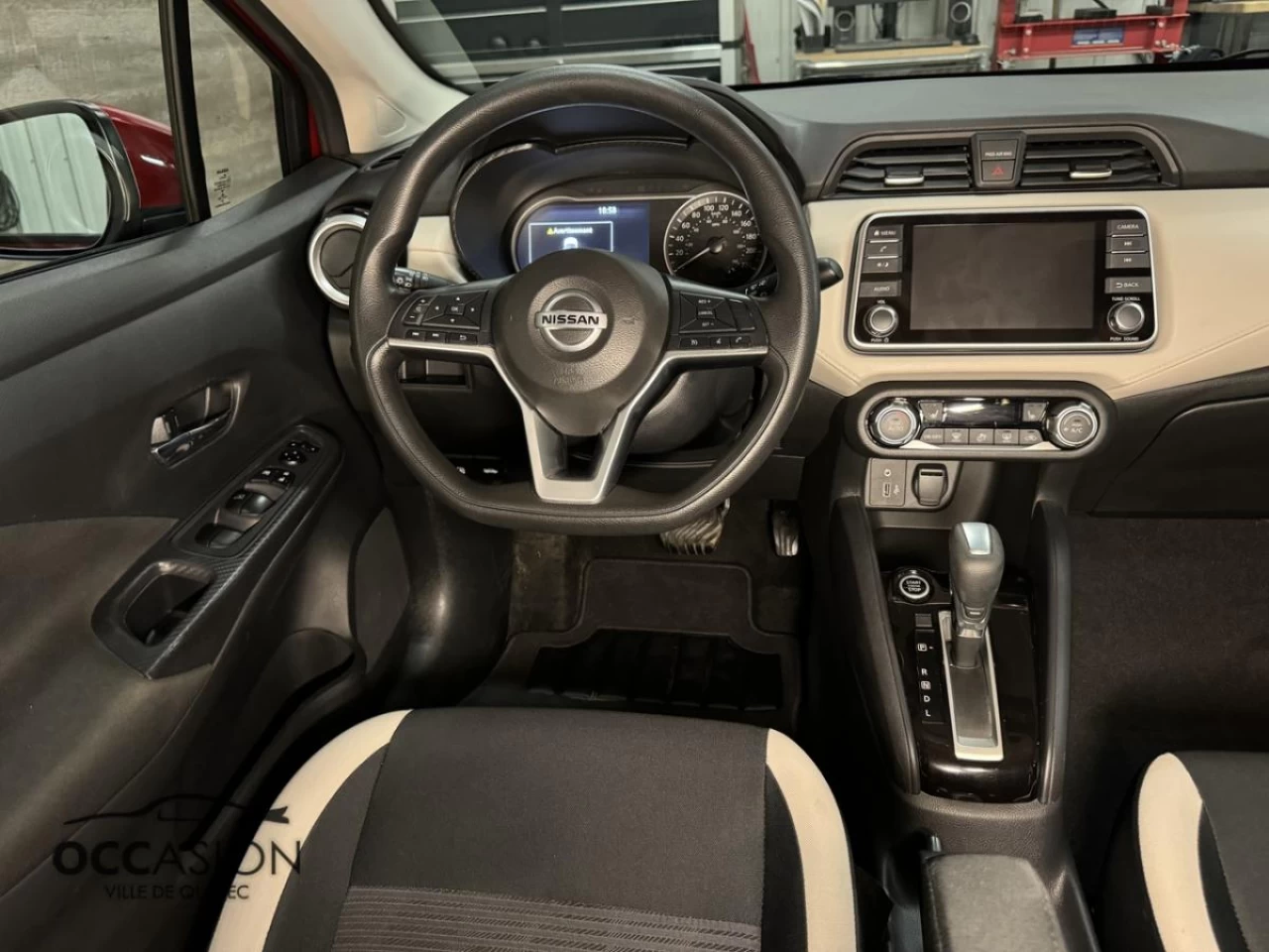 2021 Nissan Versa SV CVT Image principale