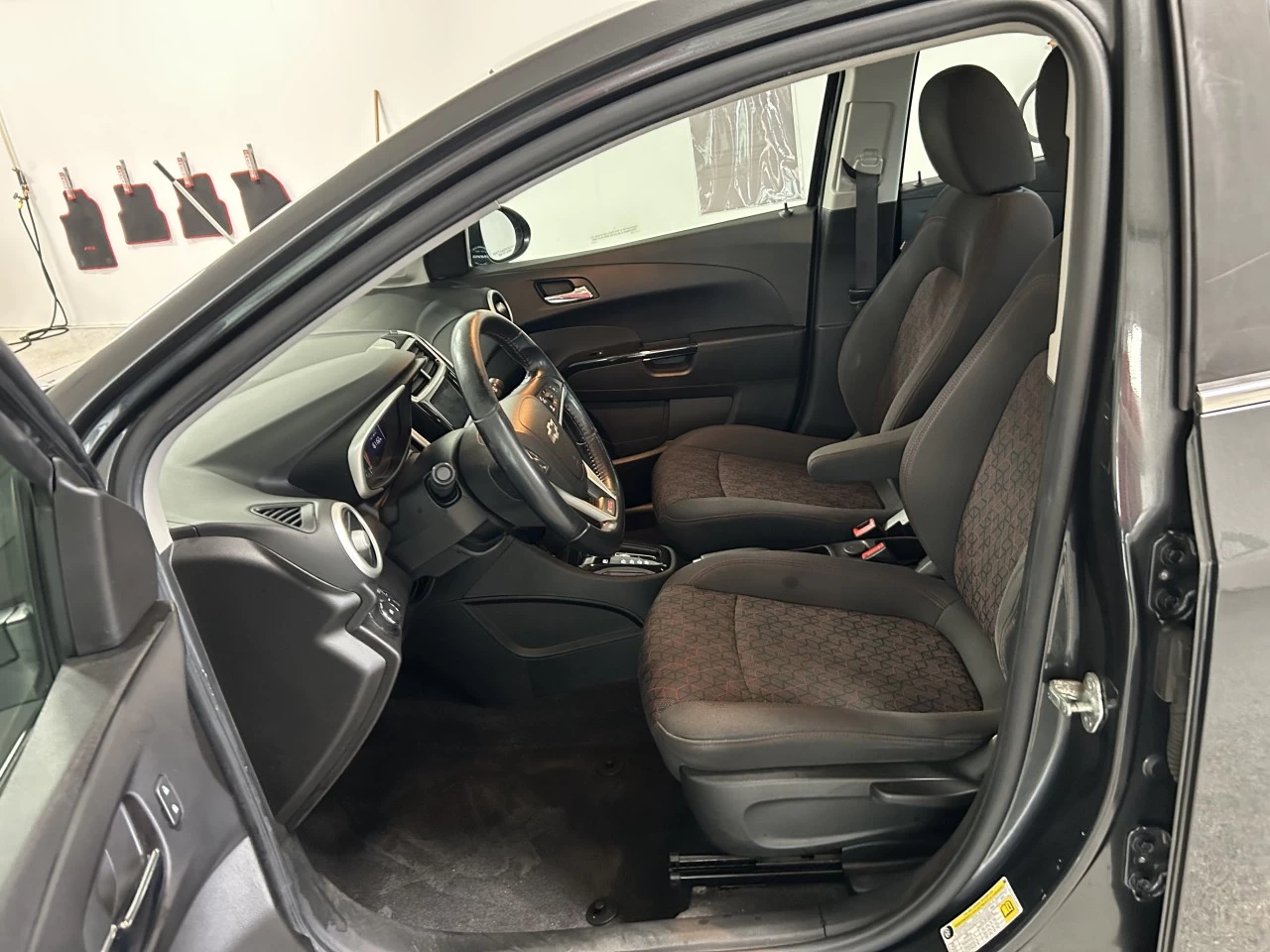 2018 Chevrolet Sonic LT Image principale
