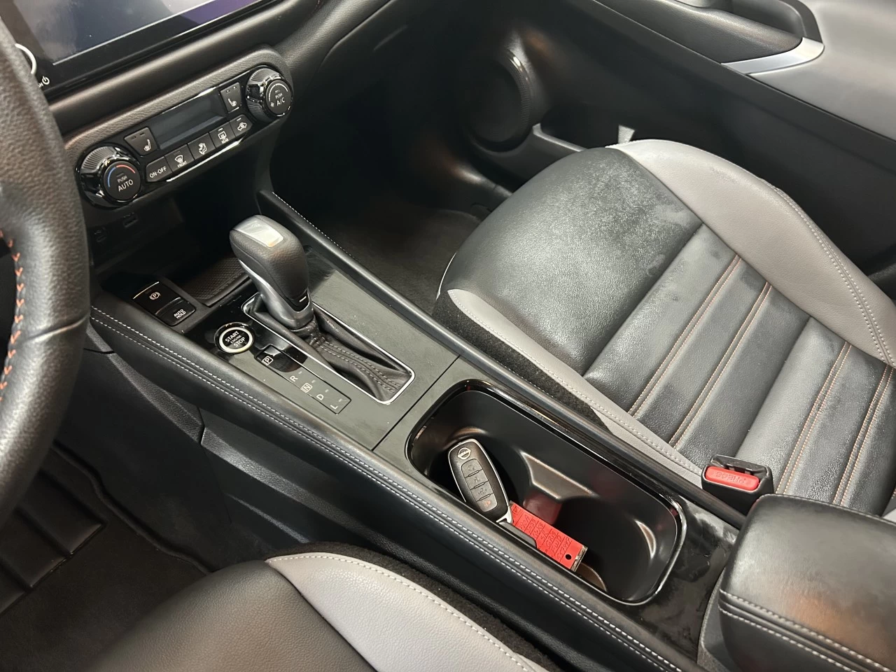 2023 Nissan Kicks SR Image principale