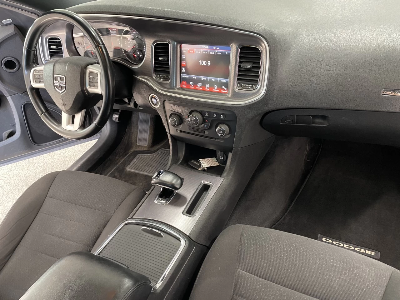 2013 Dodge Charger SXT Main Image