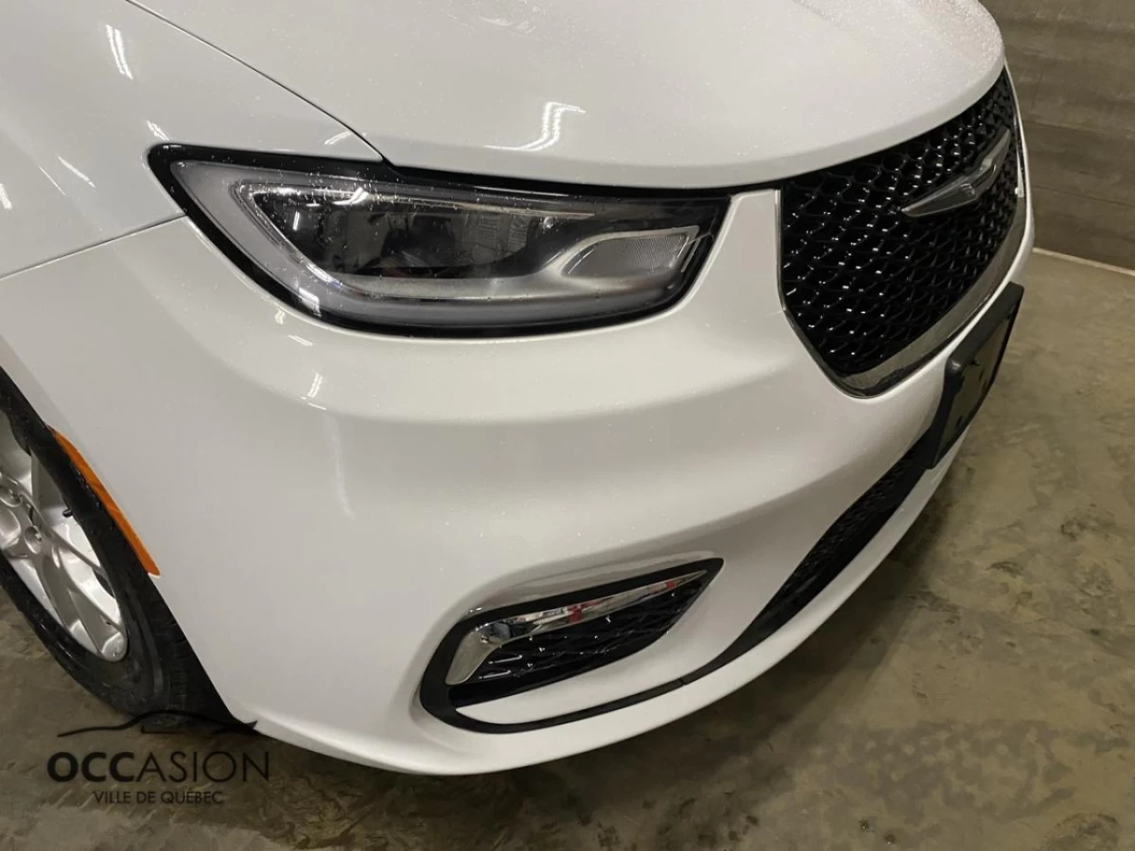 2023 Chrysler Pacifica Touring L FWD Main Image