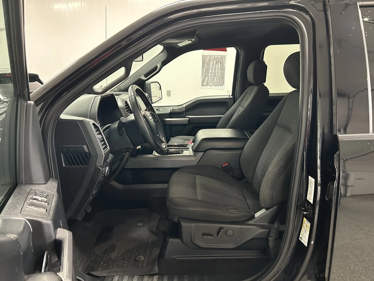 2019 Ford F-150 XLT SPORT Image principale