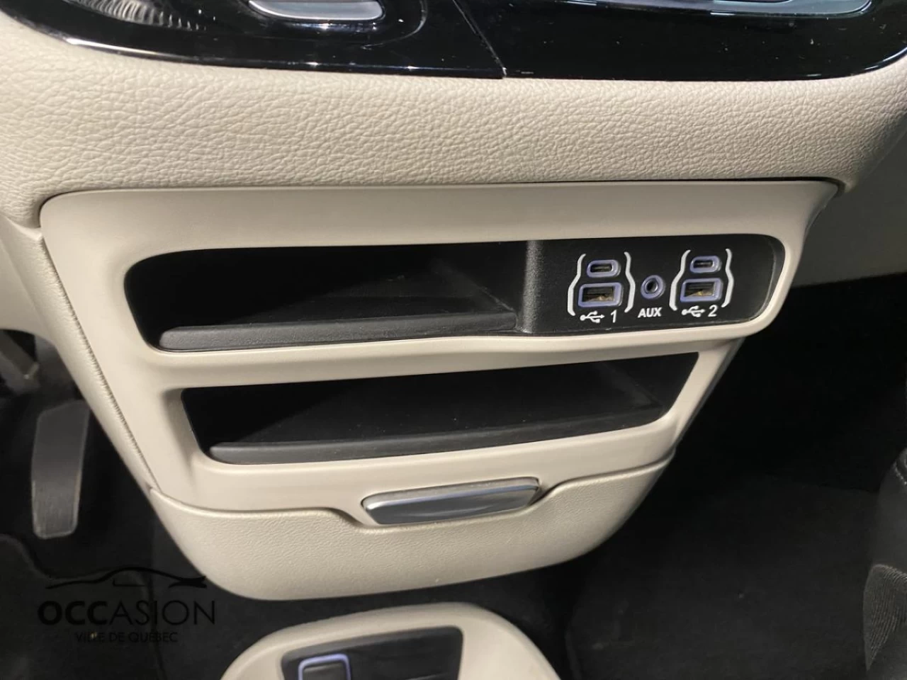 2023 Chrysler Pacifica Touring L FWD Main Image
