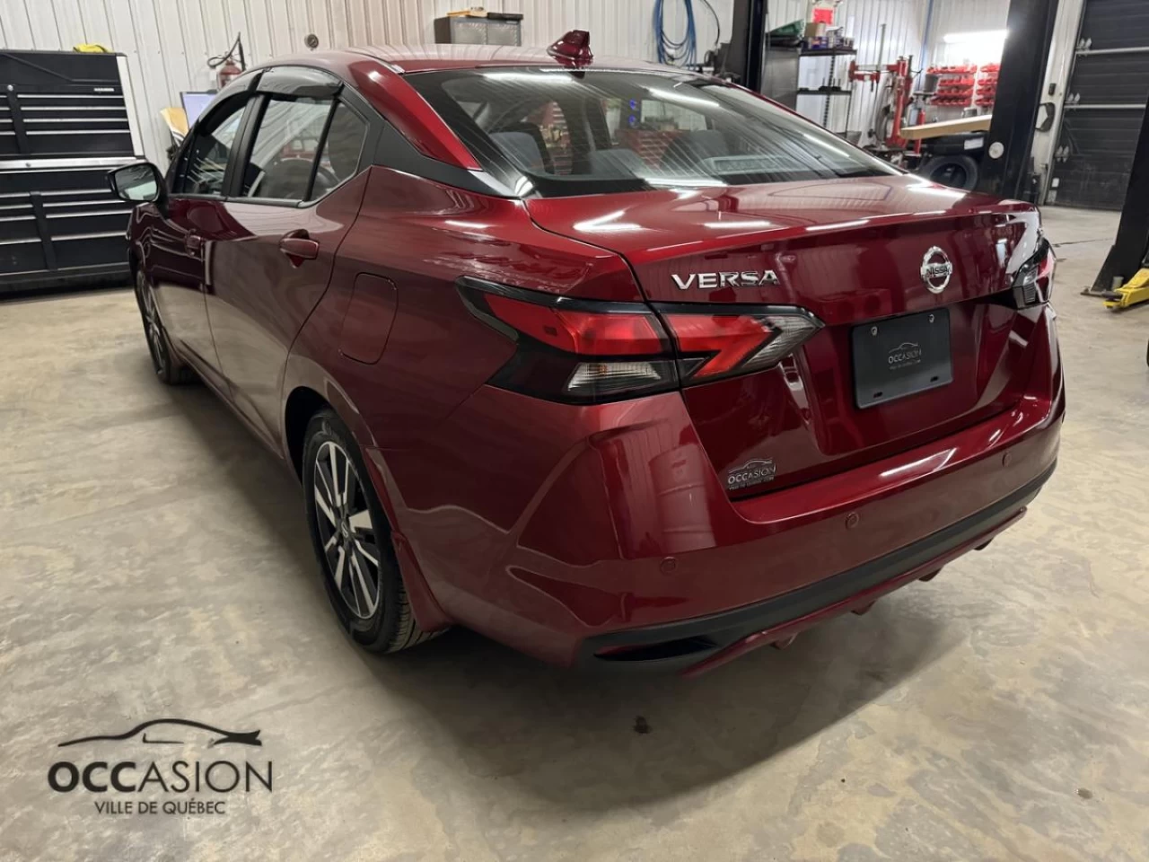 2021 Nissan Versa SV CVT Image principale