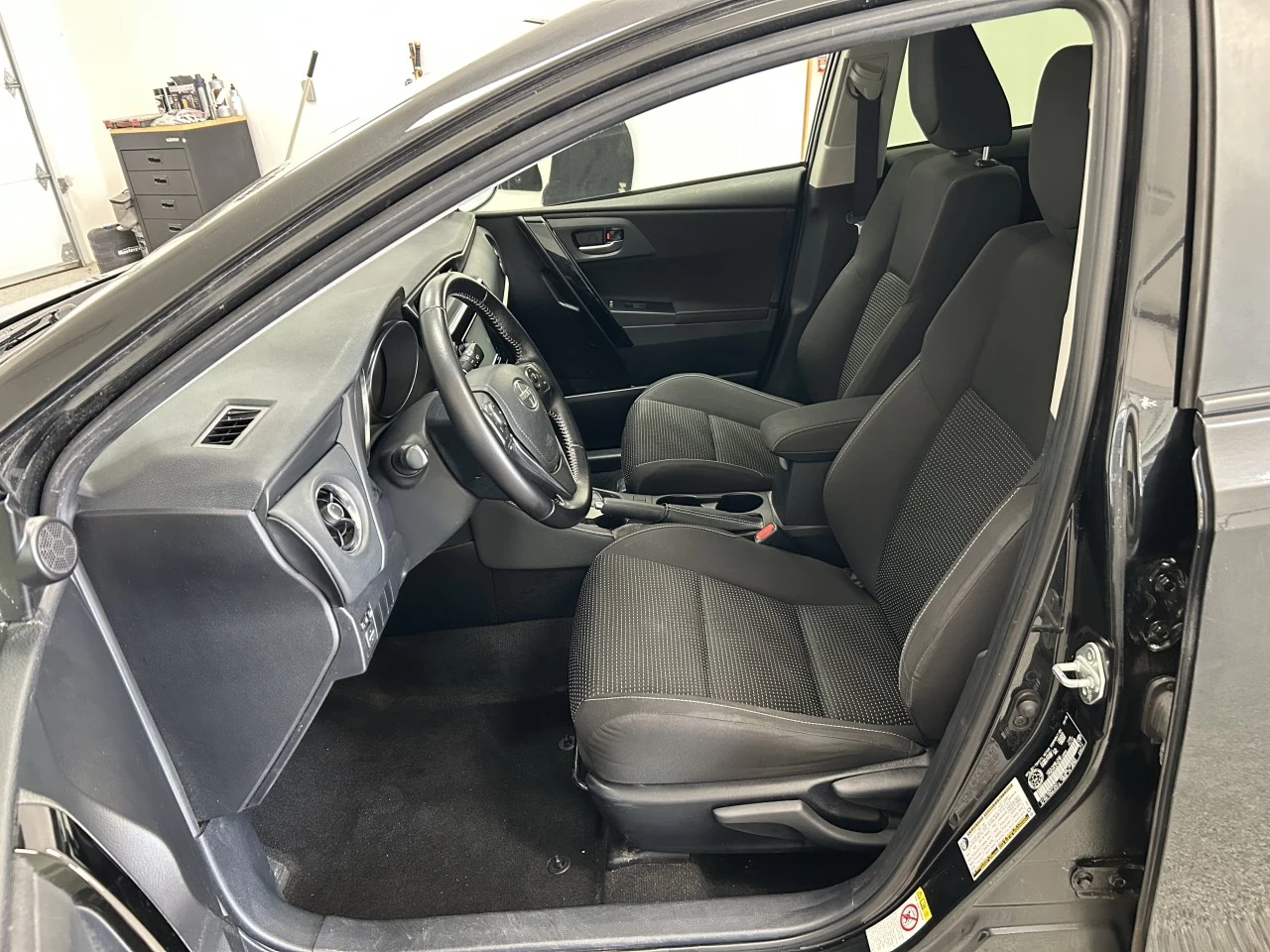 2016 Scion iM 4dr HB Image principale