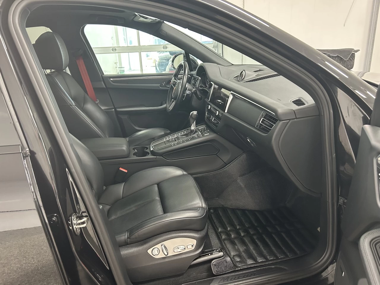 2021 Porsche Macan AWD Image principale