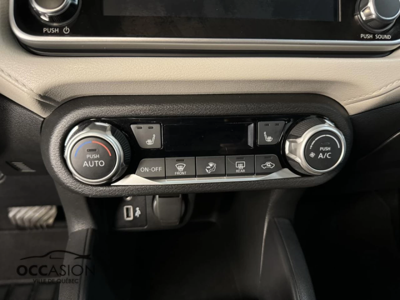 2021 Nissan Versa SV CVT Image principale