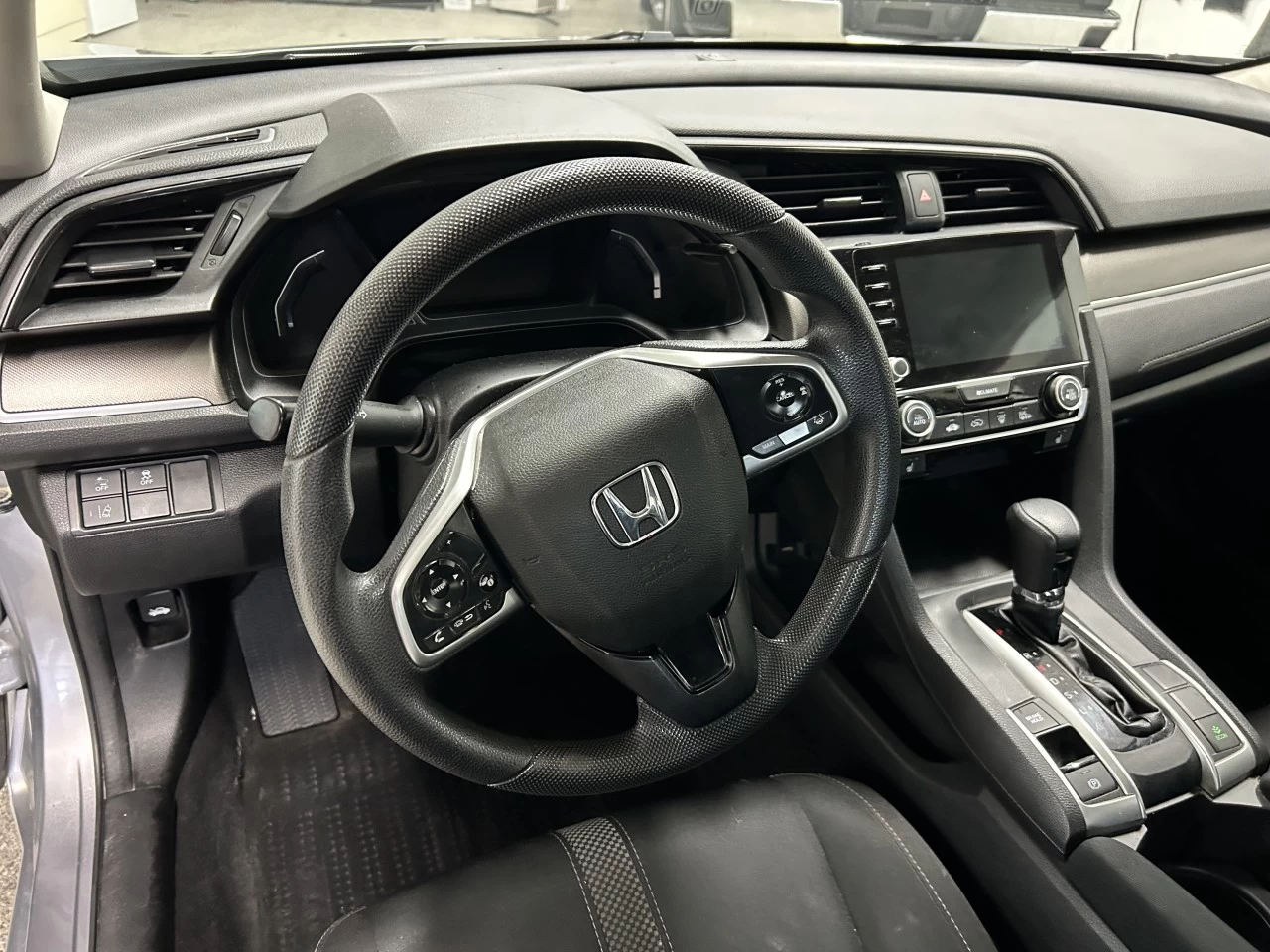 2019 Honda Civic Berline LX Image principale