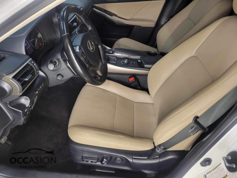 2018 Lexus IS 300 AWD Image principale