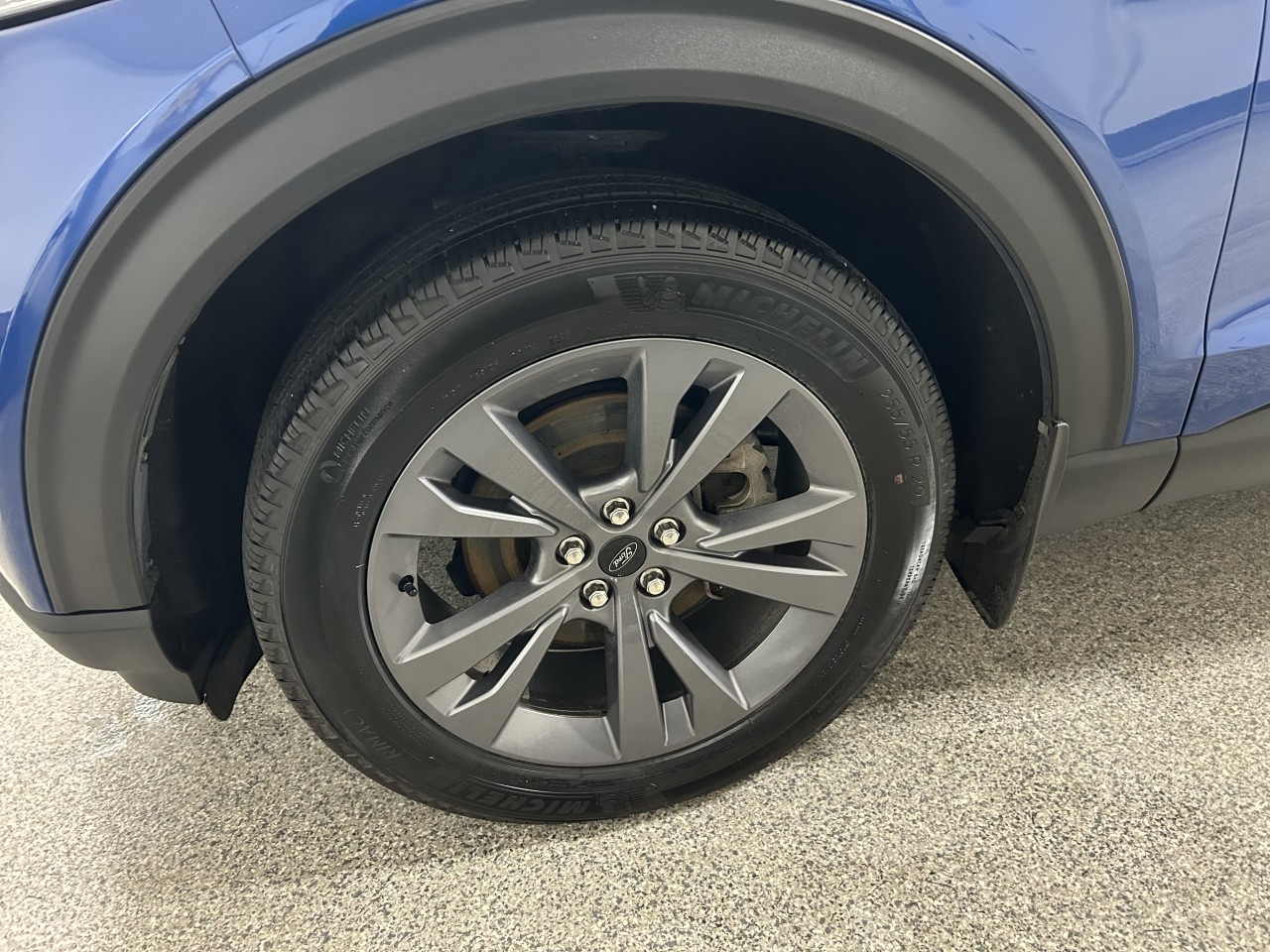 Ford Explorer XLT 2023 - Profil